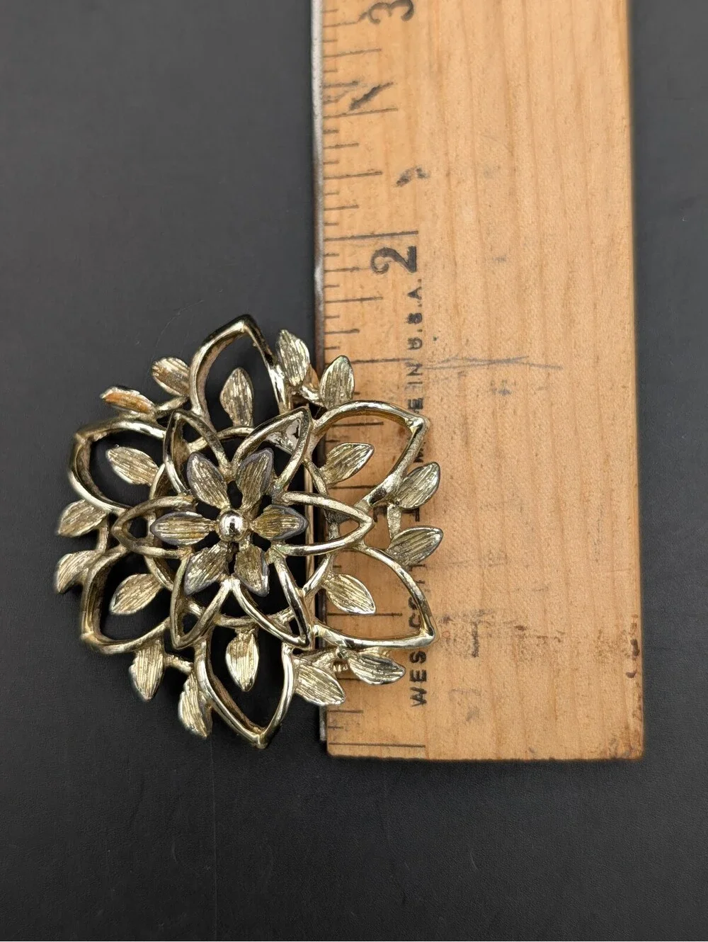 Vintage Sarah Coventry Woodland Flower Brooch Gold Tone Openwork Leaf Pin 2
